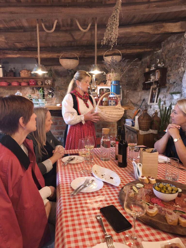 IMG 22962c4af8f553194e6857501a9832e3 V